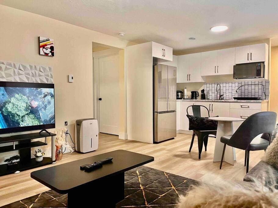 Cozy Private Modern Apartment Airport Location Moncton Esterno foto